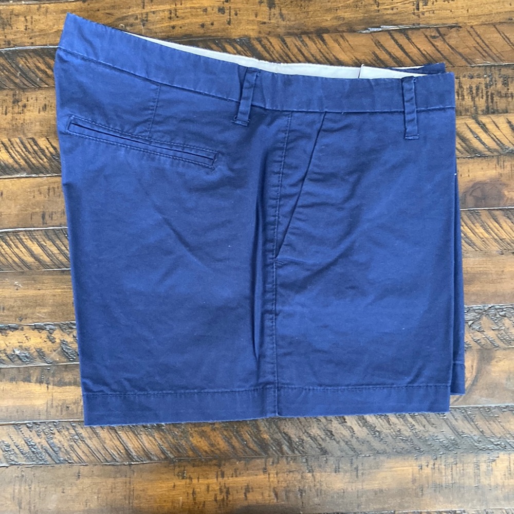 Old Navy 3 1/2 inch seam shorts, size 8, Navy